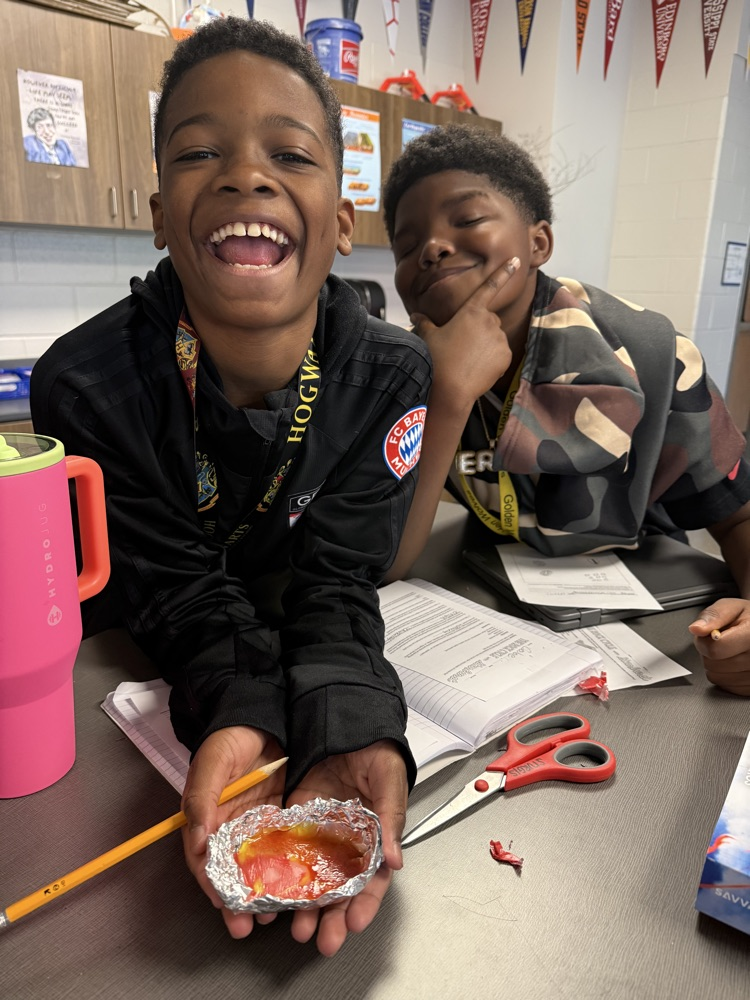 kids making starburst rocks 