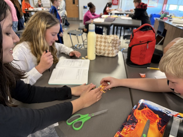 kids making starburst rocks 