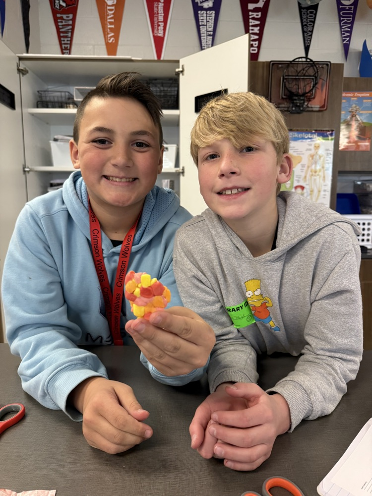 kids making starburst rocks 