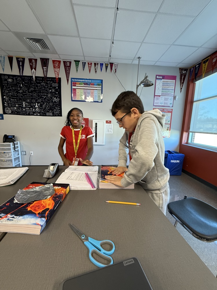 kids making starburst rocks 