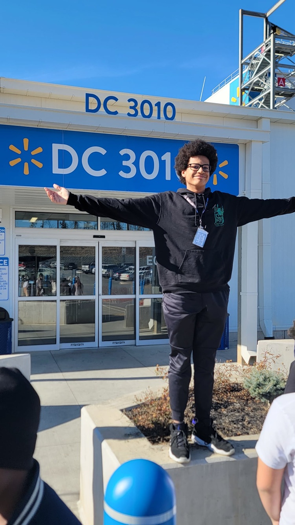 kids visiting the Walmart distribution center