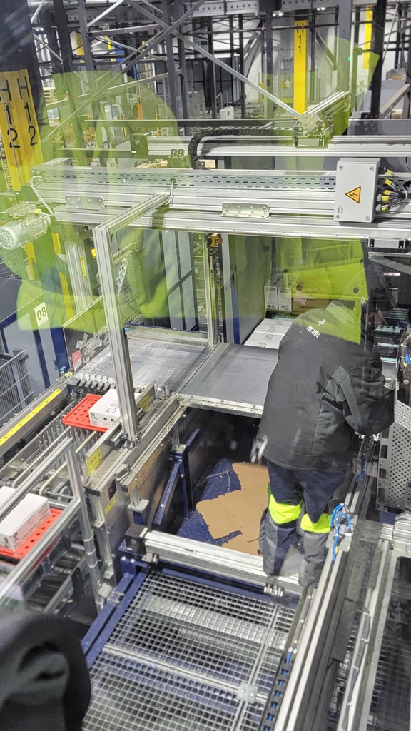 kids visiting the Walmart distribution center