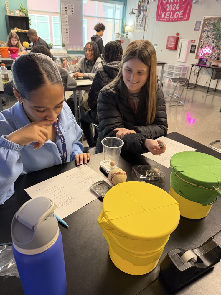 kids working in science 