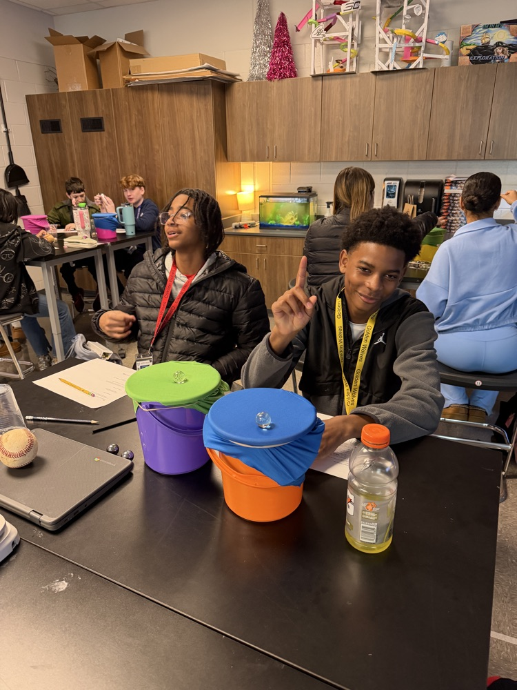 kids working in science 