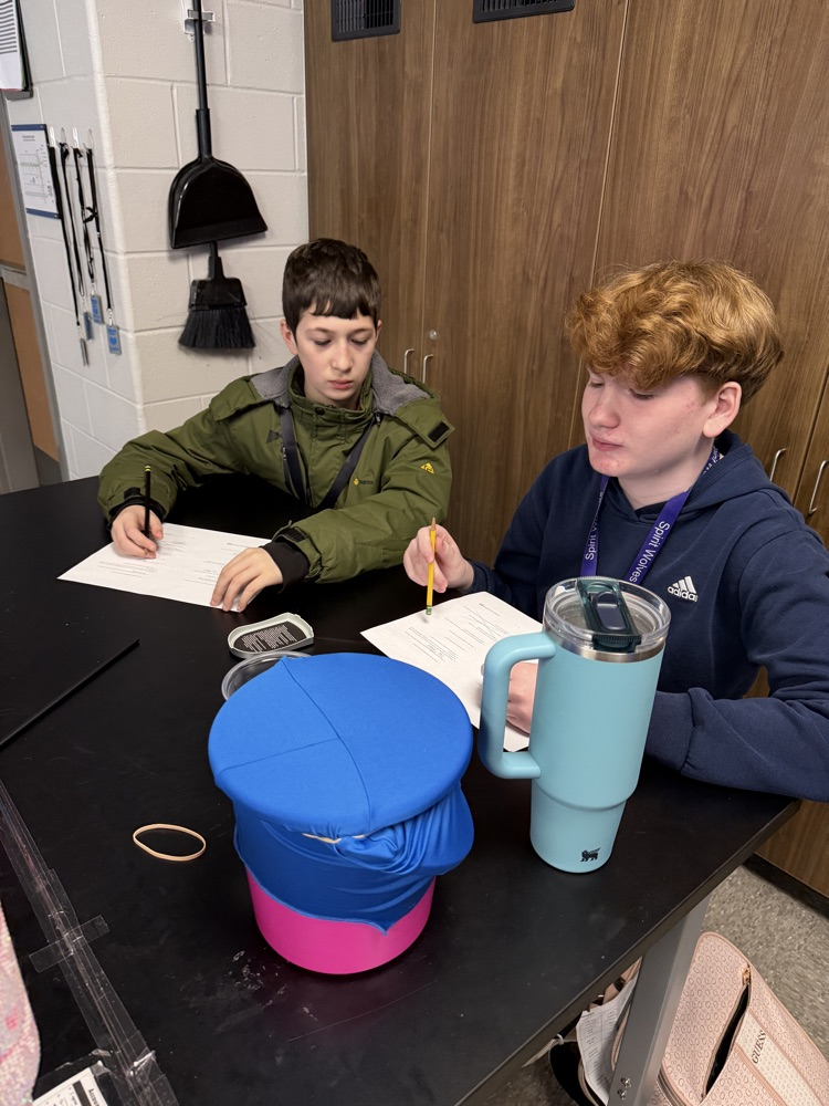 kids working in science 