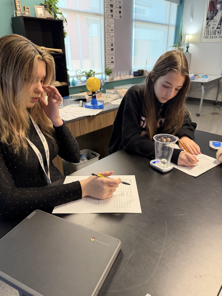 kids working in science 