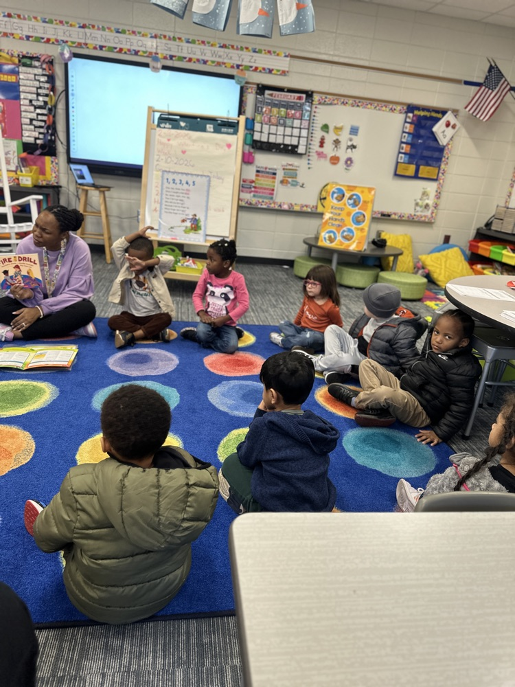 📚 Mrs. Ballenger’s 4K class was rockin’ and rollin’ today! Students had fun learning about rhyming words and were introduced to the vocabulary word accident during reading.