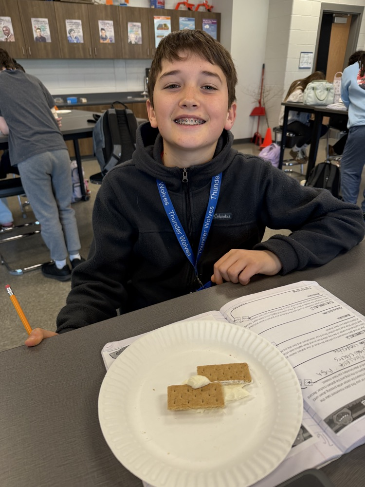 kids in science class 