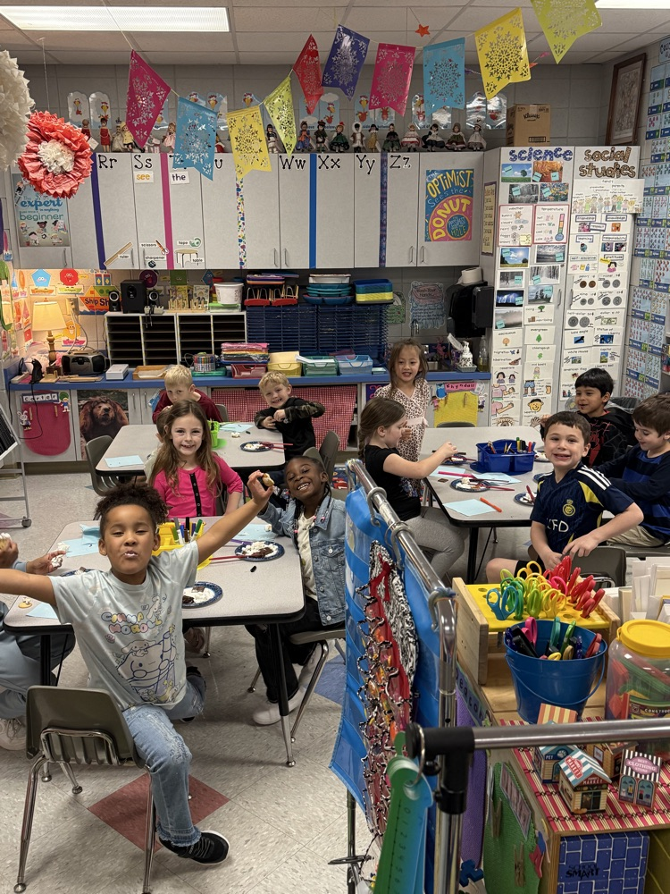 Miss Wheeler and Mrs. Wilber’s class had a sweet time celebrating President’s Day by making Presidential cookies in Cooking Class! 🇺🇸🍪 Learning + baking = the perfect recipe for fun! ❤️💙