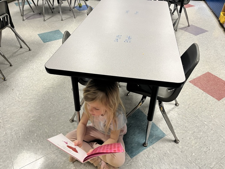 k5 class reading for read across America Week 