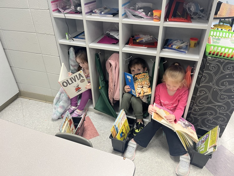 k5 class reading for read across America Week 