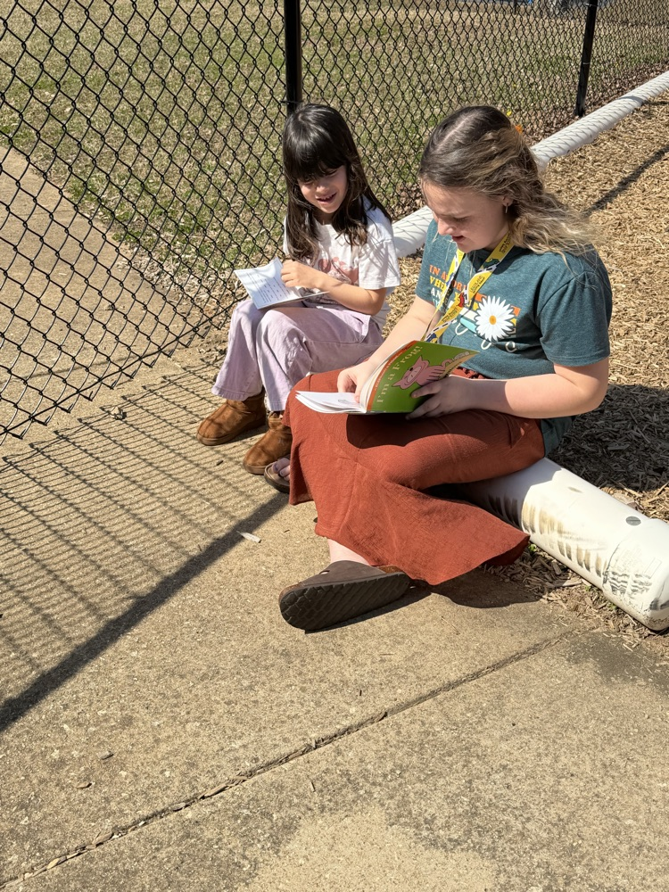 two classes reading together outside 