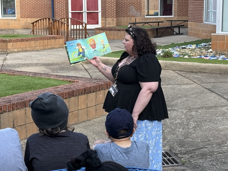 Cleveland’s class using the courtyard 