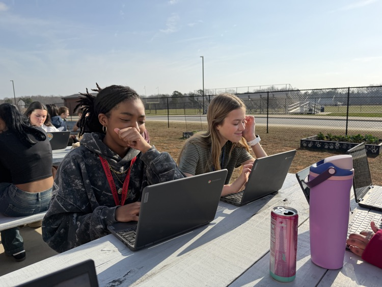 kids working outside 