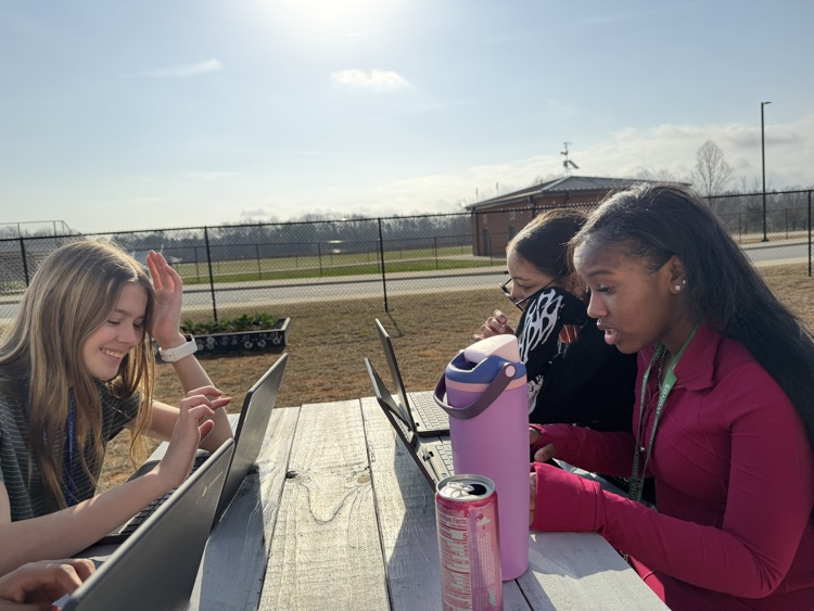 kids working outside 