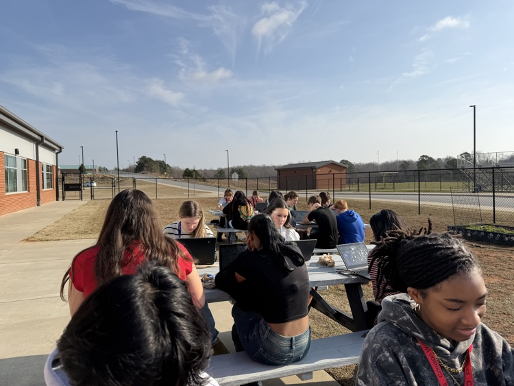 kids working outside 