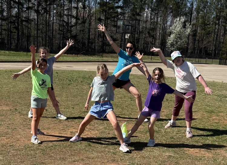 girls on the run club exercising outside 