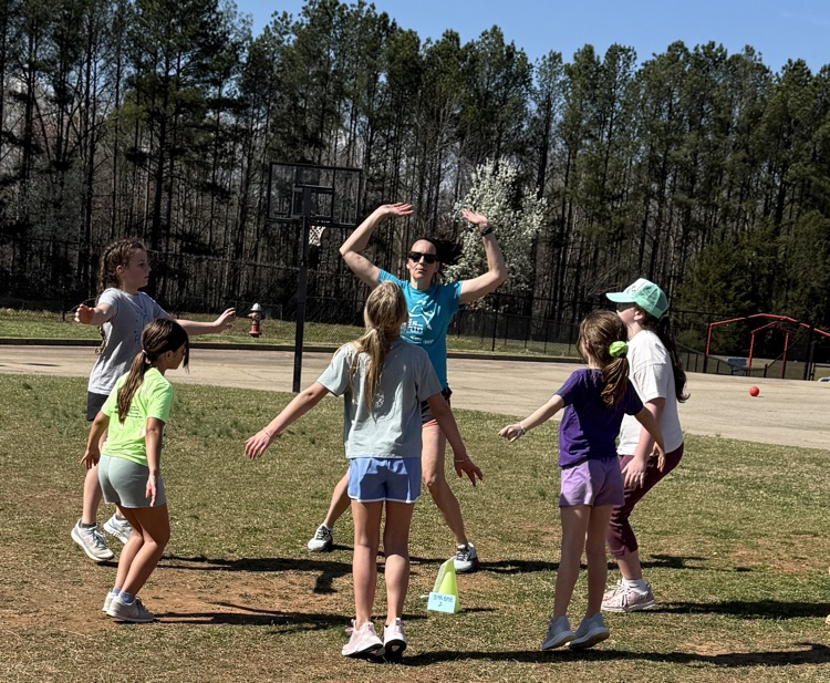 girls on the run club exercising outside 