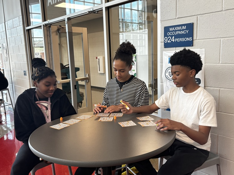 kids getting rewards