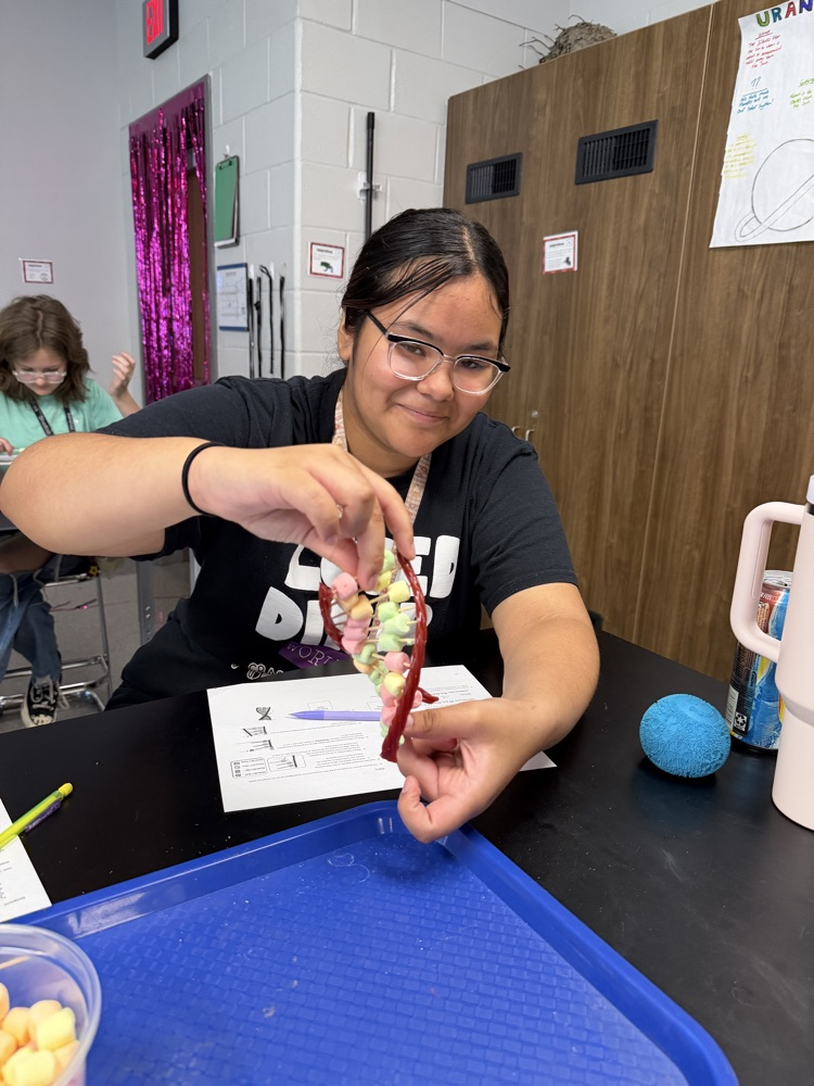 kids in science class 