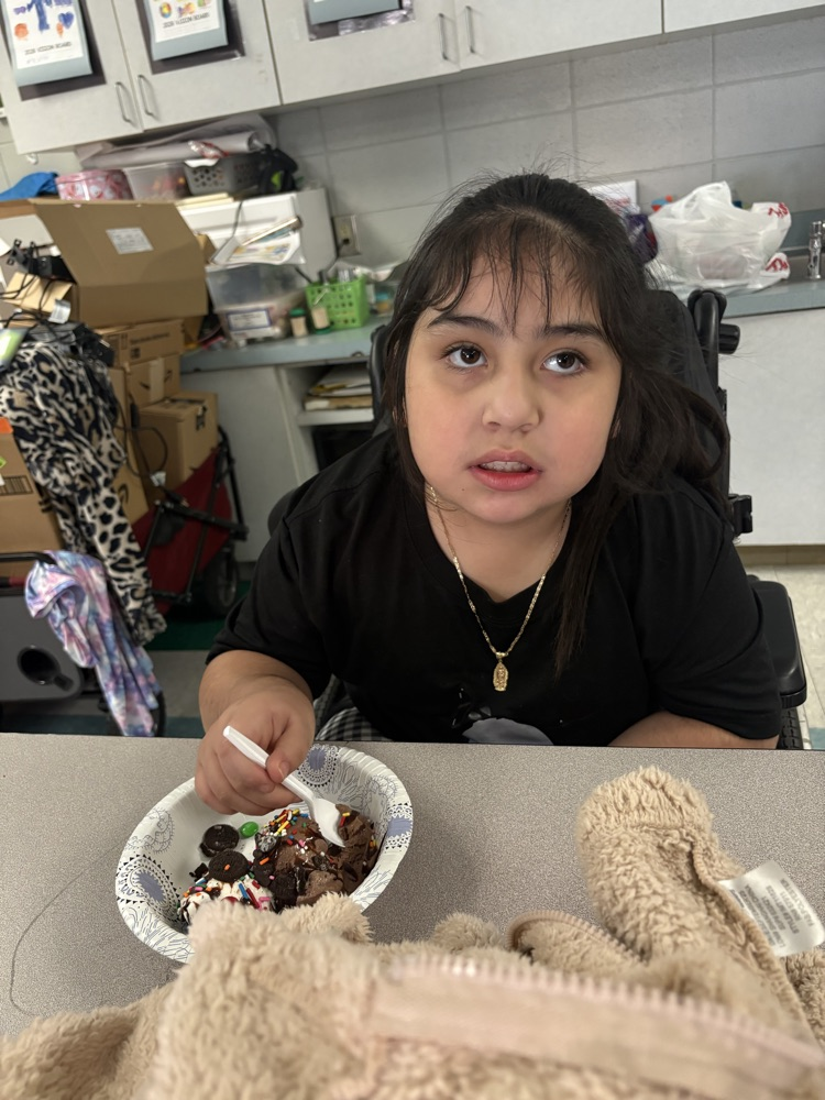 students making ice cream sundaes