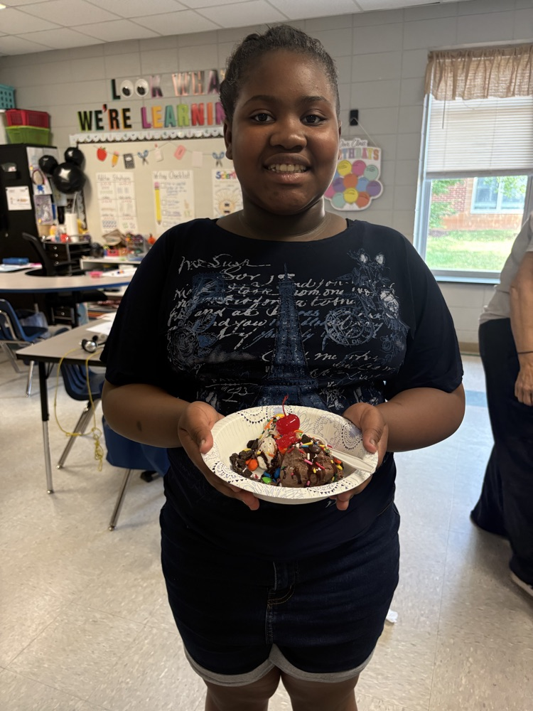 students making ice cream sundaes