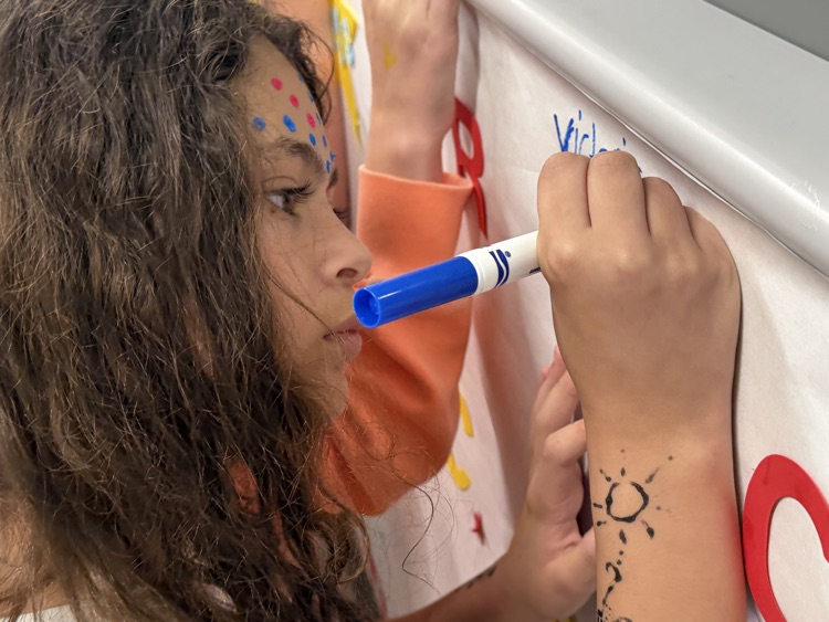 student signing pledge