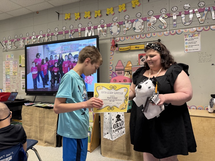 Celebrating a super successful year of learning and growing in Mrs. Cleveland’s class! ❤️