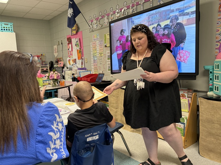 Celebrating a super successful year of learning and growing in Mrs. Cleveland’s class! ❤️