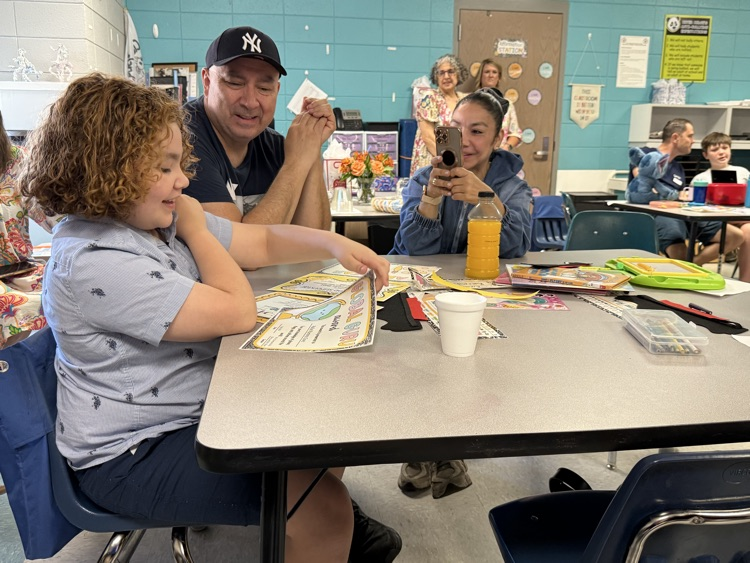 Celebrating a super successful year of learning and growing in Mrs. Cleveland’s class! ❤️