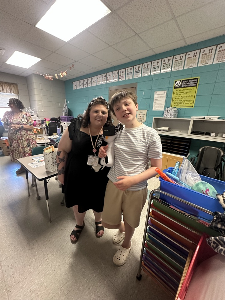 Celebrating a super successful year of learning and growing in Mrs. Cleveland’s class! ❤️
