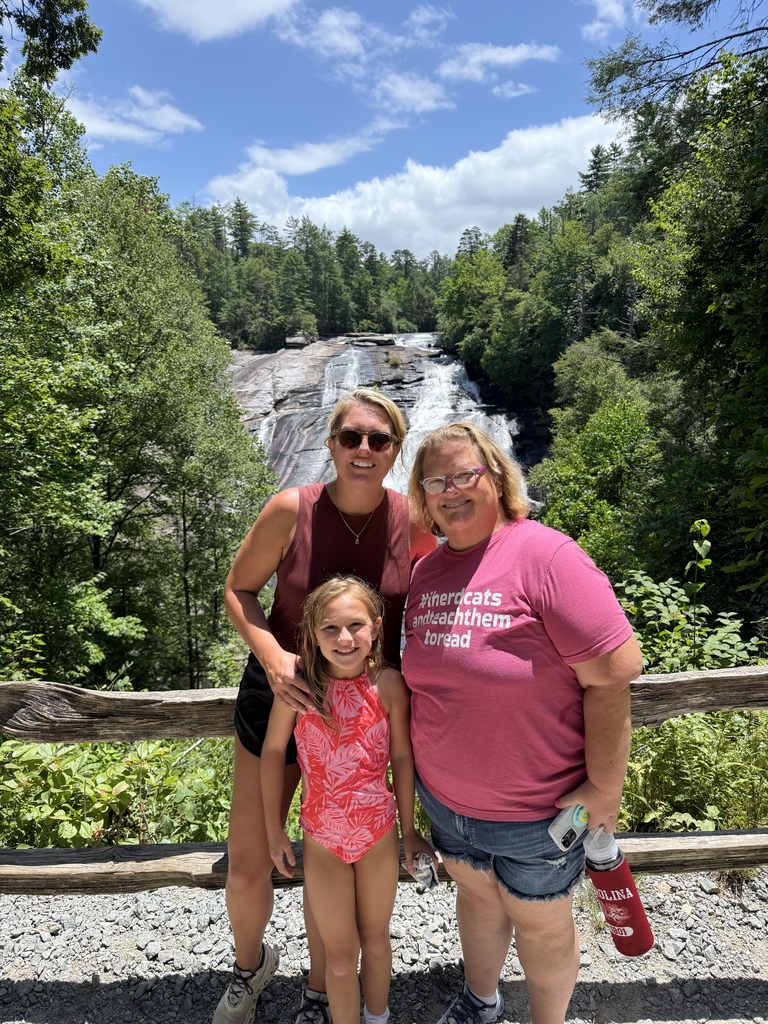 Photo in front of waterfalls
