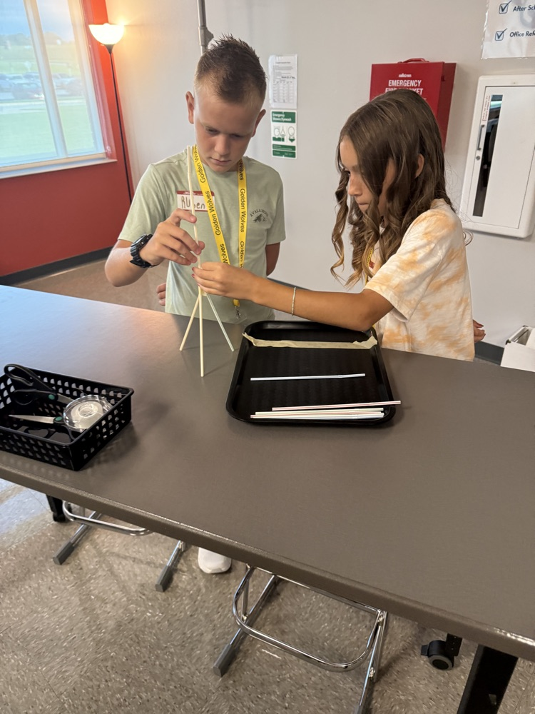 kids in science class 