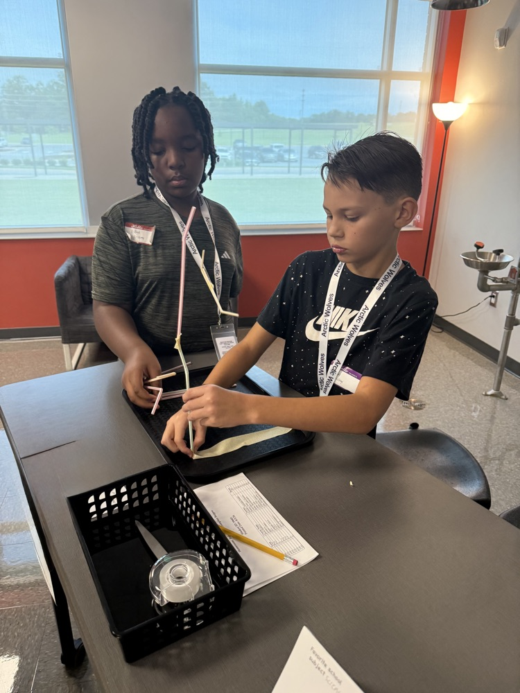 kids in science class 