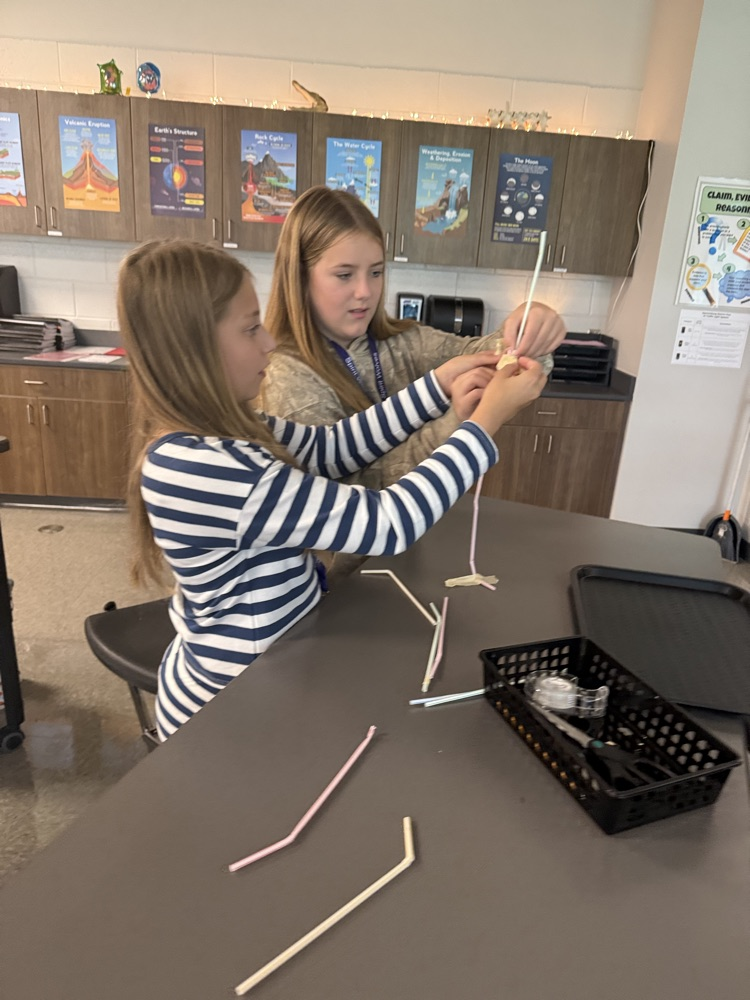 kids in science class 