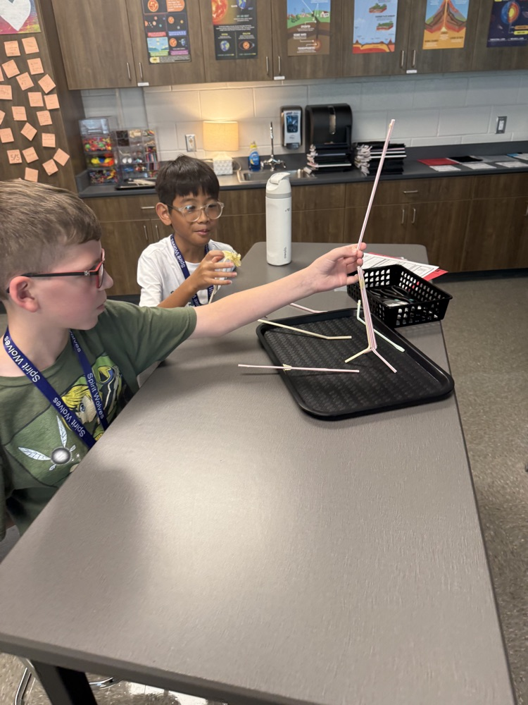 kids in science class 