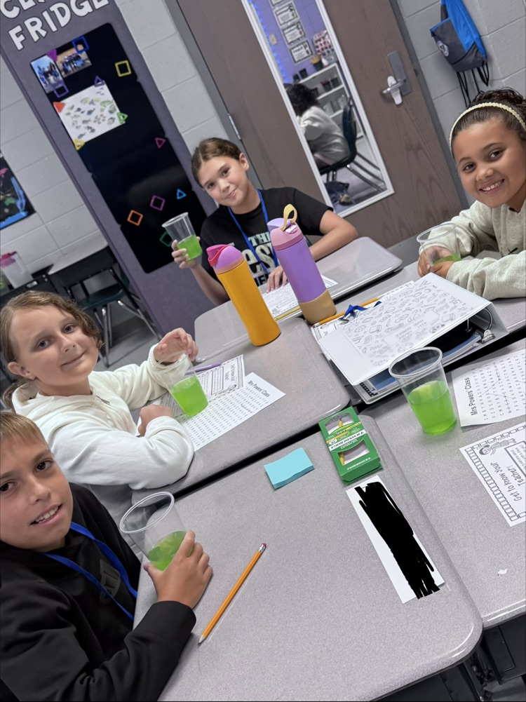 4th graders working together on a group project in the classroom 