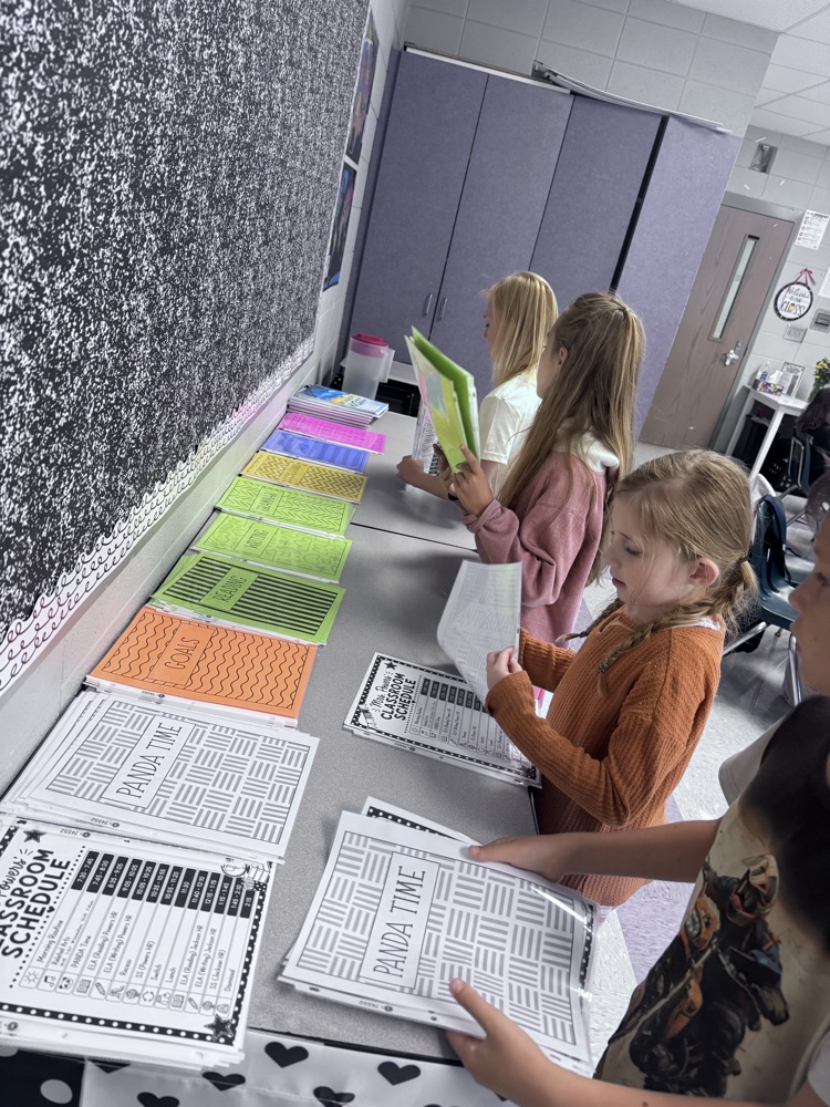 4th graders working together on a group project in the classroom