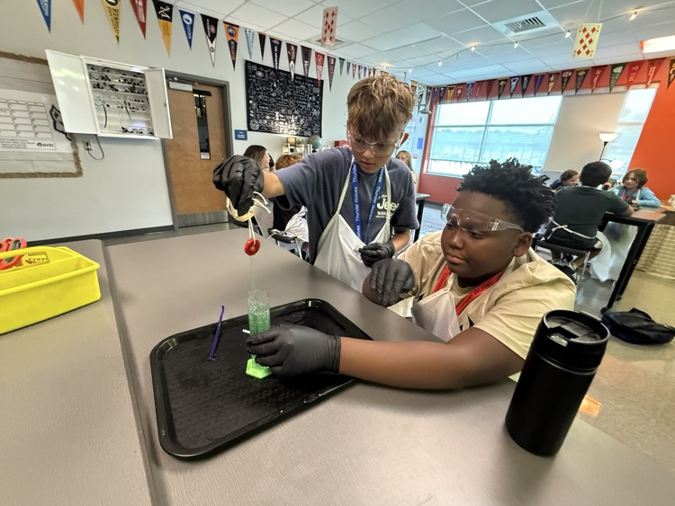 kids in science class 
