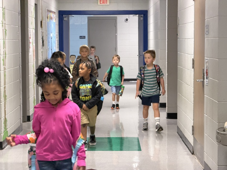 kids in hallway 