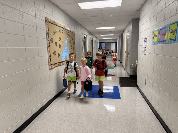 kids in hallway 