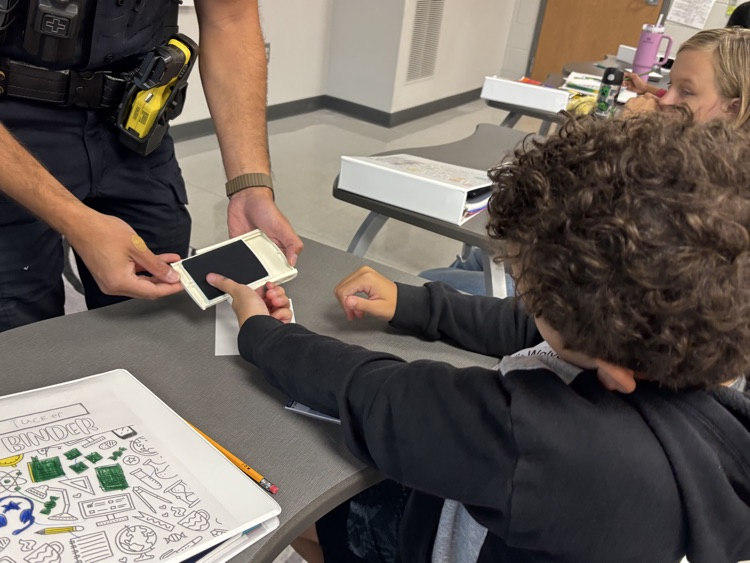 kids getting fingerprinted