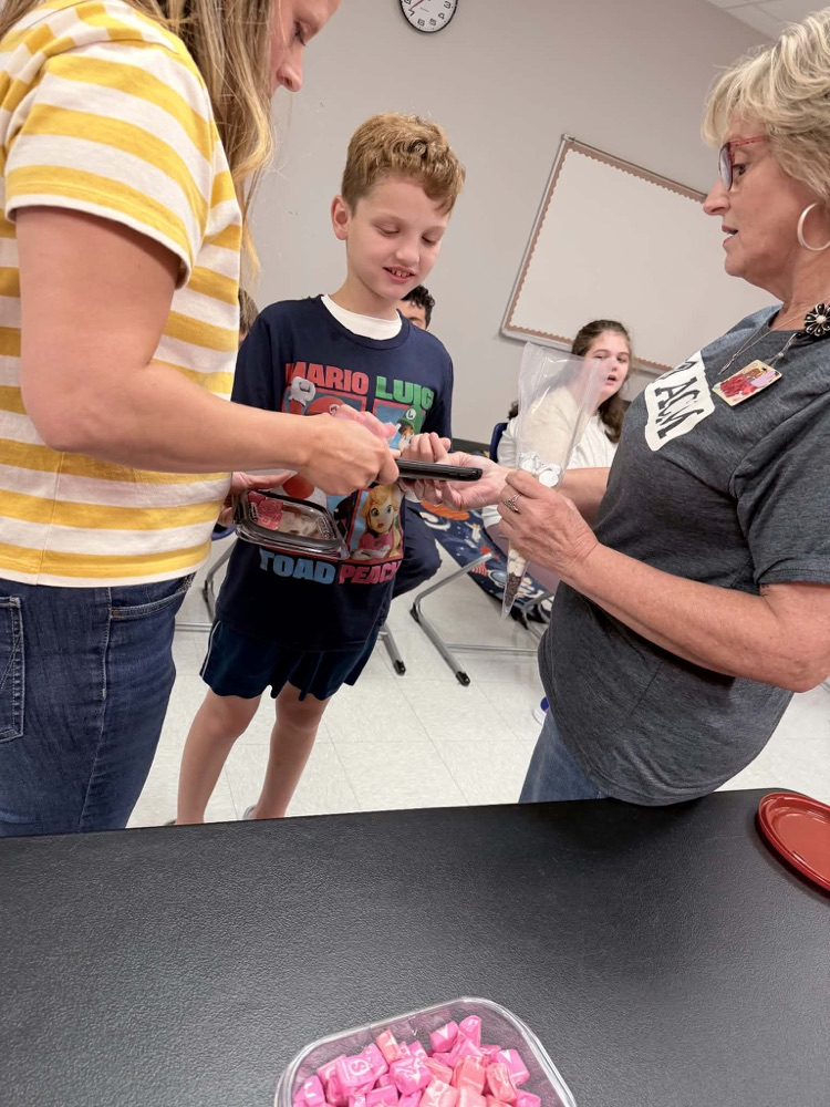 kids using measuring spoons and cups