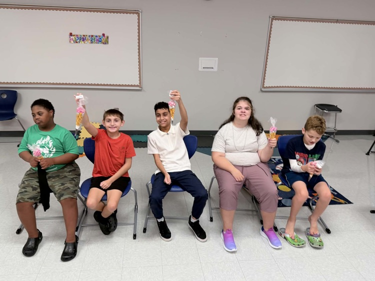 kids using measuring spoons and cups