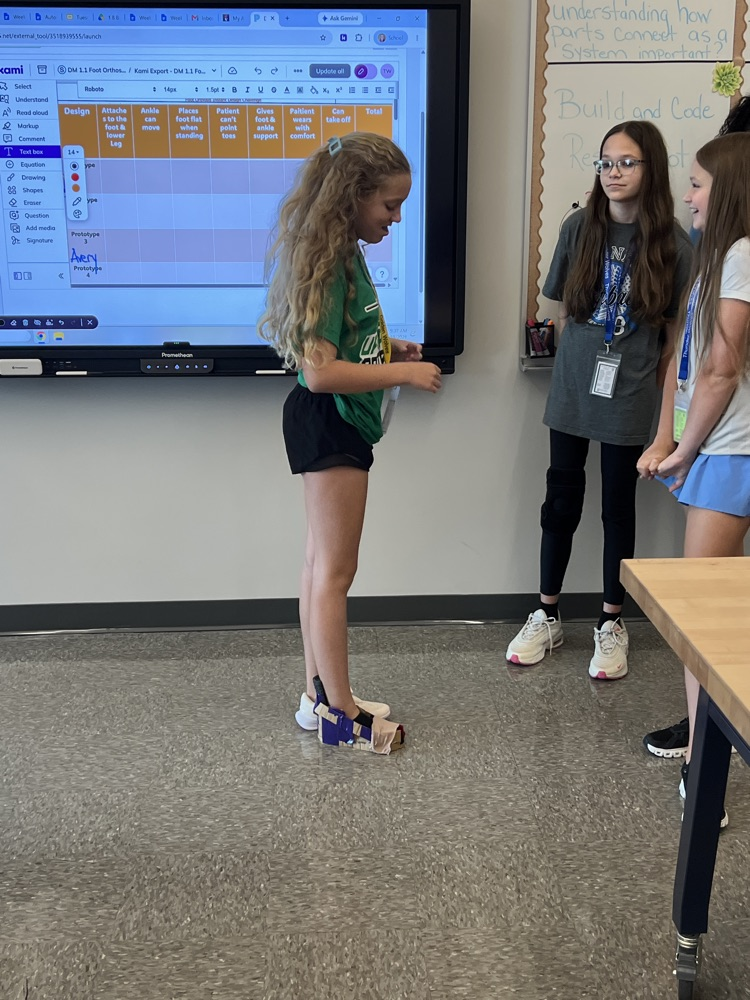 kids in design and modeling class