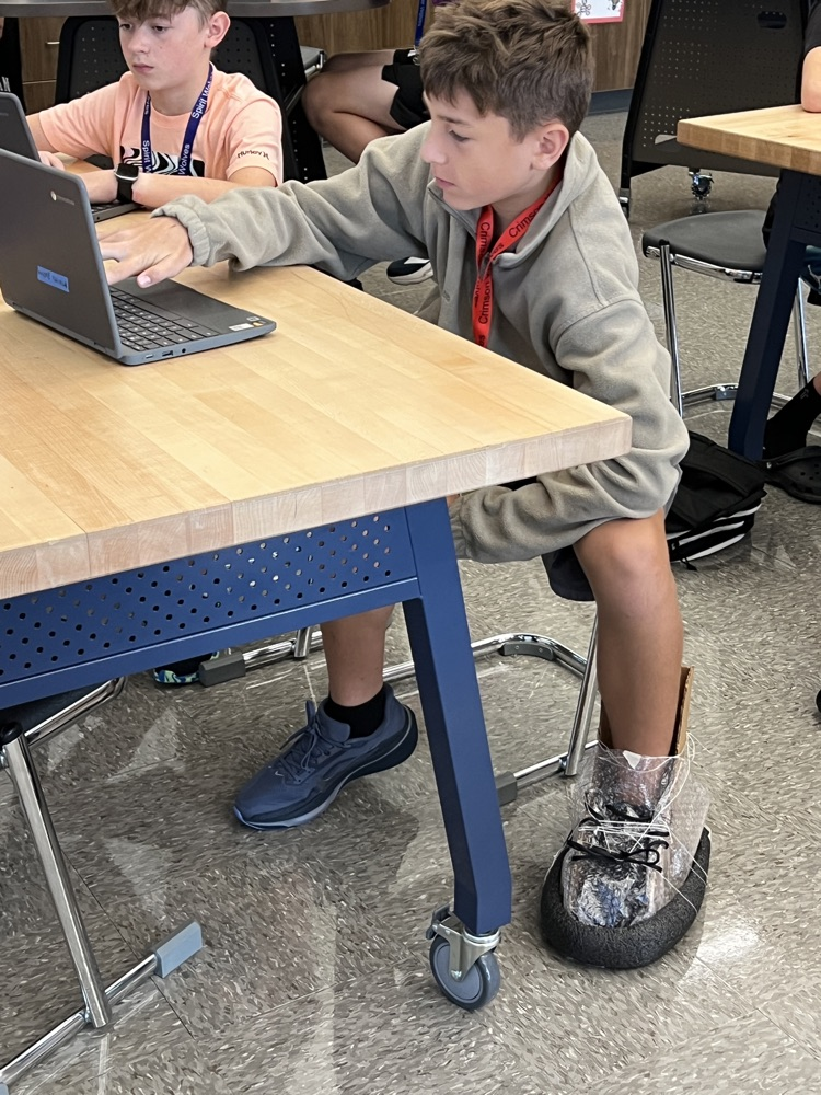 kids in design and modeling class