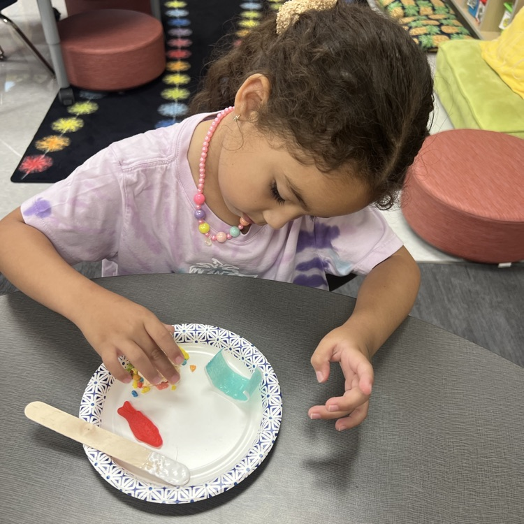 this image shows children and Miss Thompson’s class creating friendship sushi.