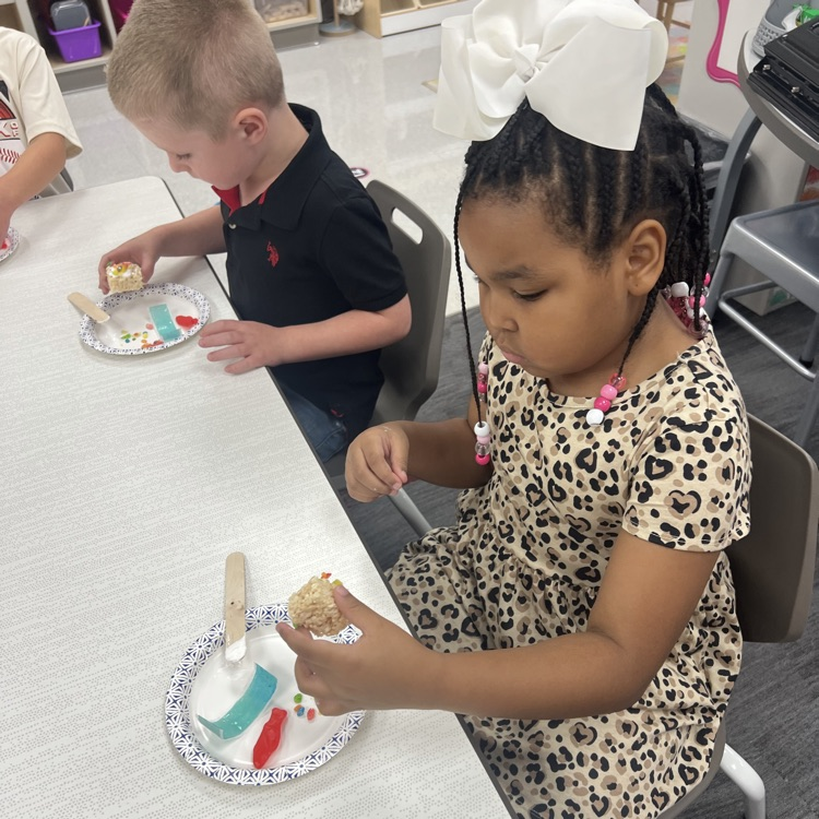 this image shows children and Miss Thompson’s class creating friendship sushi.