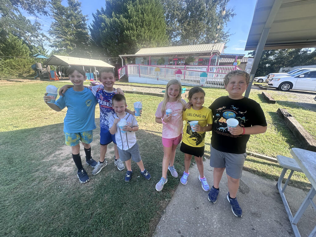 students eating snow cones