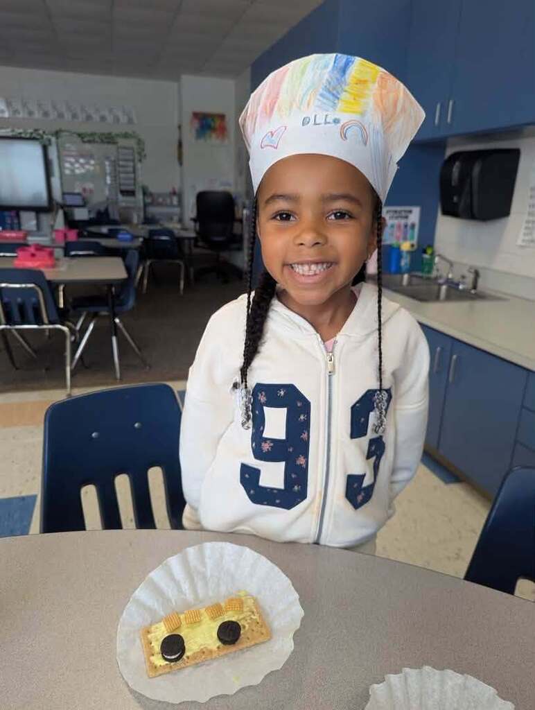 🚌💛 Fun in Kindergarten! 💛🚌 Learning is always more fun when we can get creative—and eat our creations, too! 😋💛
